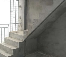 澆筑鋼筋混凝土樓梯